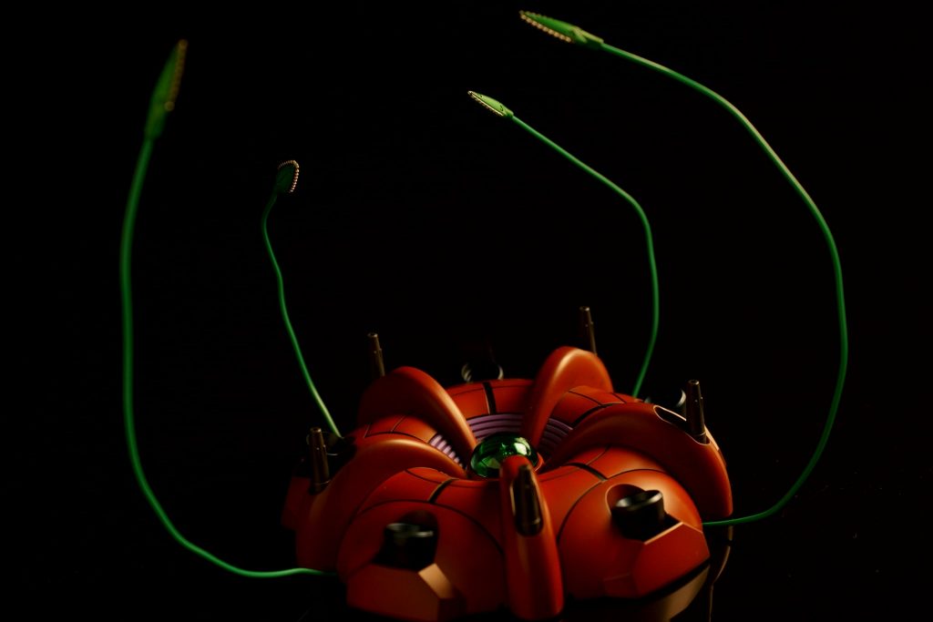 ラフレシアは、MGの1.0に付属するものですが、HGに使うとバランスがいいと思います。ちょっと頑張ってマスキング塗装してみると面白いと思いますよ。キャノピーはクリアーグリーンを吹き付けています。