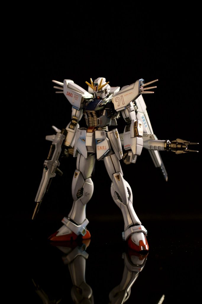 全体的に金パール仕上げで光沢です。