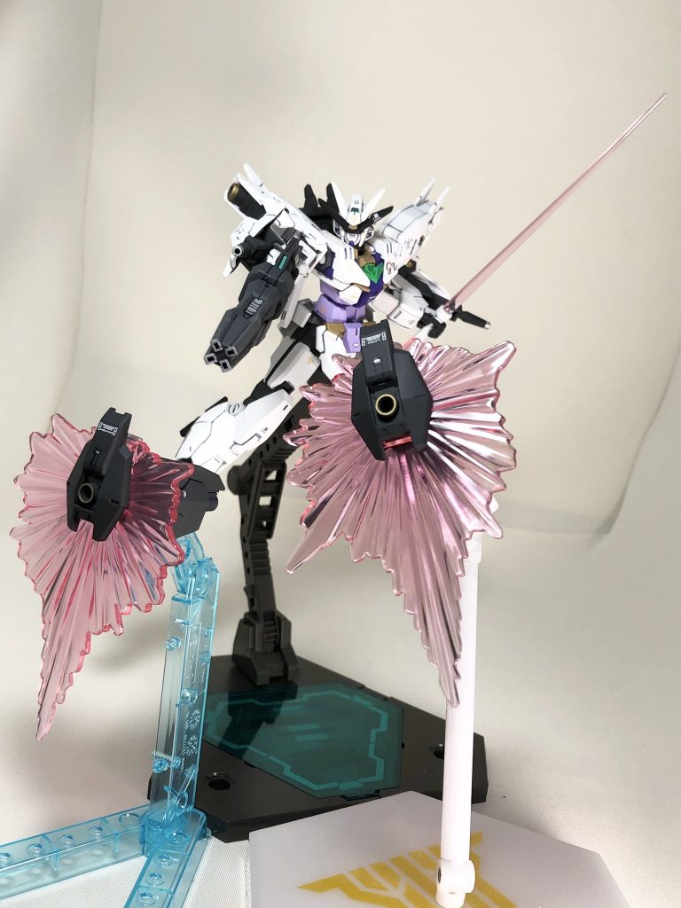 マルチコンテナビット(シールドモード)例え乱戦になったとしても、自立稼働させたマルチコンテナビットは的確に本機を守ってくれる。余分な武装などの追加も行わなかったので、高機動型ながら非常に扱いやすい性能に仕上がっている。