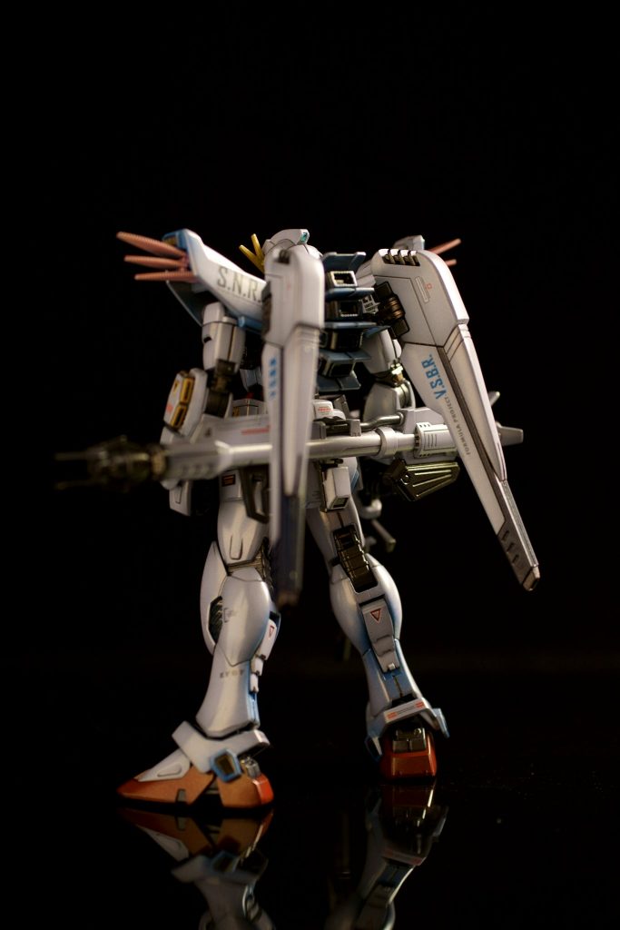 ヴェスバーはモナカを強力に接着しないと、スライドでパックリ割れます。数回割れて、合わせ目けしとリペイントしてます。ちょっと面倒でした。