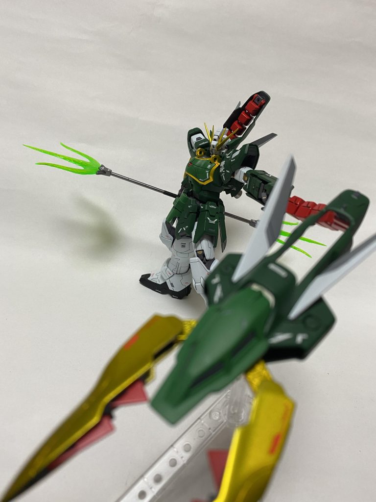 ポージングの弊害になりまったドラゴンハング。こいつのおかげでポーズを取らせようにも邪魔になって中々良い感じにならなかったです。しかしかっこいいよねドラゴンハング。でも劇中みたいにアクションさせようとするとめっちゃ邪魔なんだよね。ちょっと残念