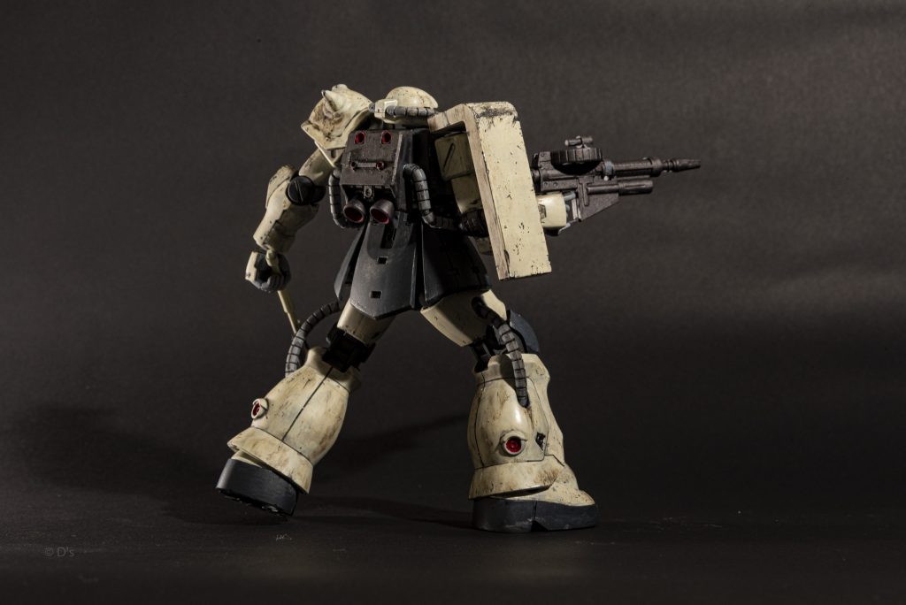 バックパックが寂しかったので、少しだけプラ板貼ってます。