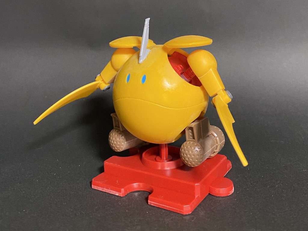 ツノを付けて、肘関節とスラスター内にコトブキヤのMSGを貼って、ちょっとだけディテールアップ。