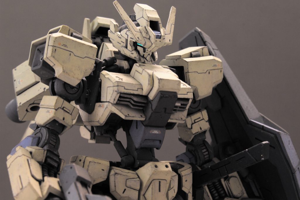 アップで何枚か改修の定番になっている腰や鎖骨のシリンダー部も作り直してます。