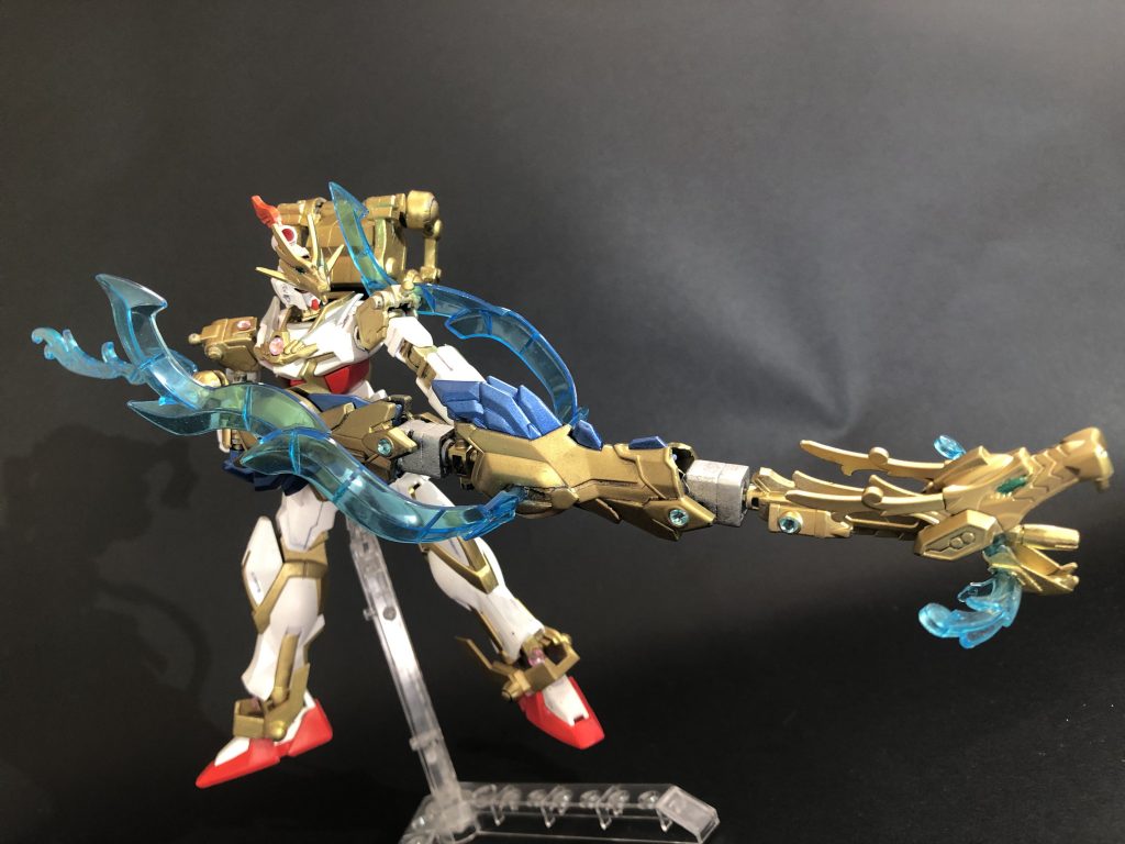 必殺技は、ガンビットと竜頭を連結させた超長距離高威力射撃「青龍裂空弾」!