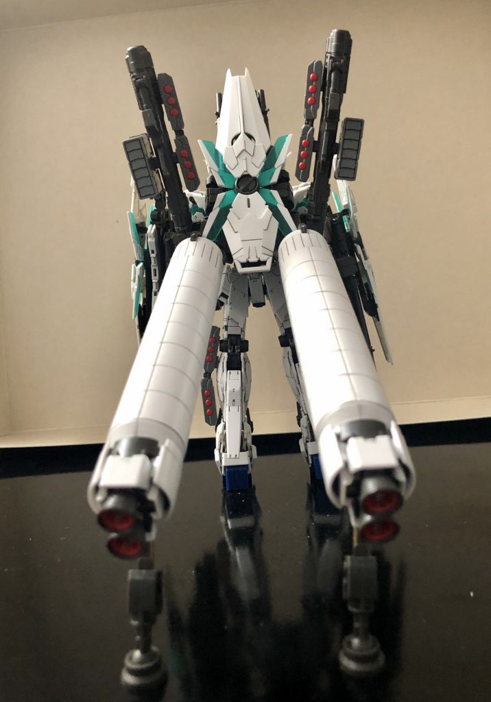 とりあえずデストロイモードのフルアーマー状態でフロント、サイド、リアリアは大型ブースターが大きく(長く)てどうやってのスマホではピントは合わない