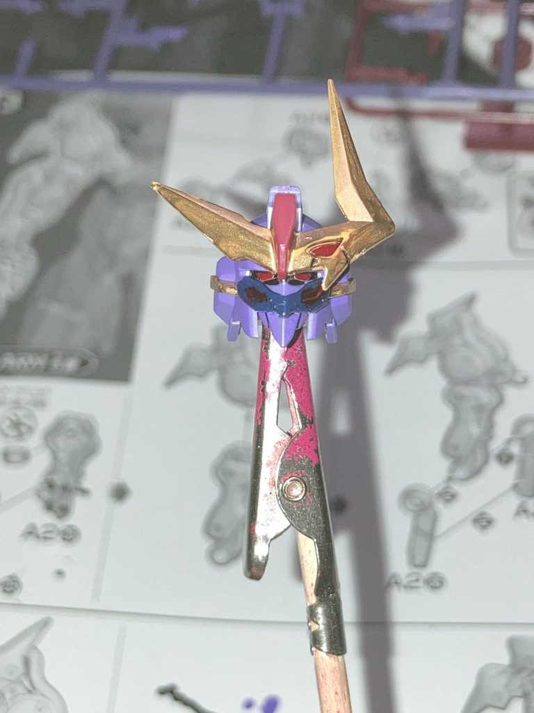 フェイスやはりアイは赤が！