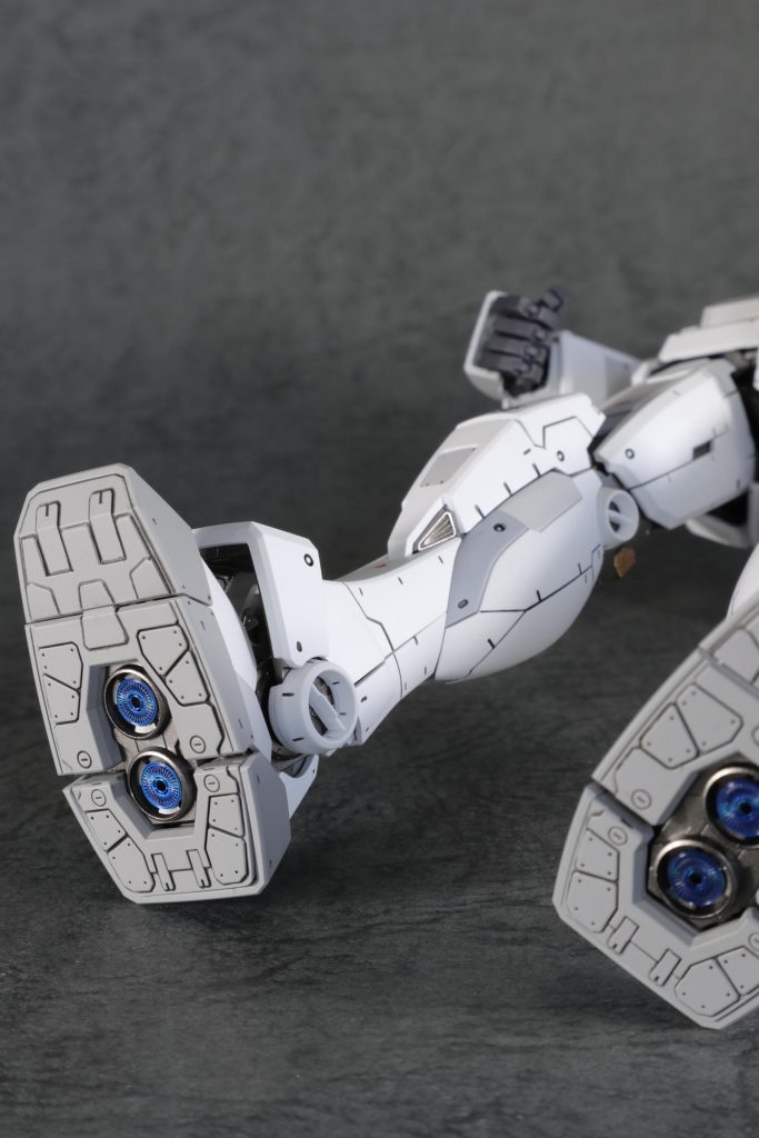 足裏スラスターノズルはエッチングパーツでディテールアップ