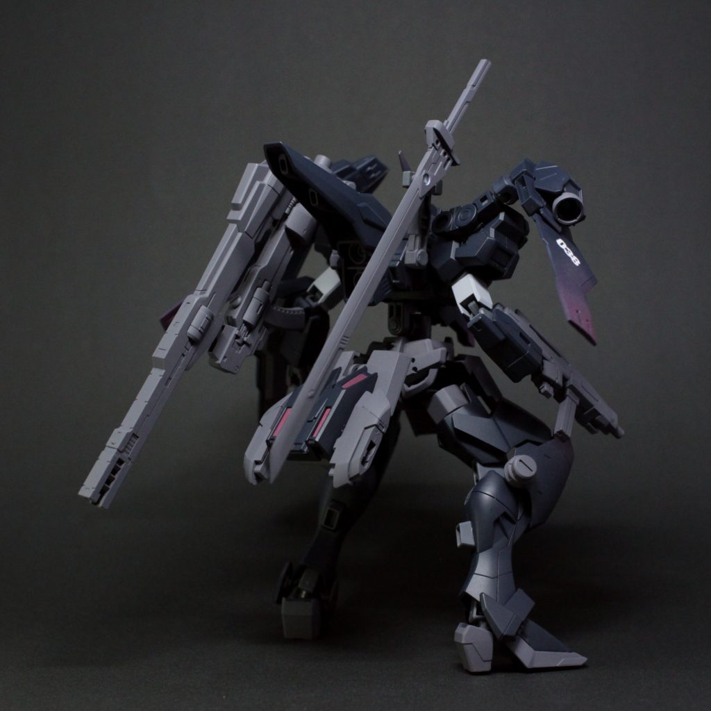 バックショット。塗装の時短のために関節を塗らなくていいようなパーツ選びにしたり、最小限のマスキングでできるカラーリングにしたりと普段使わない頭を使ったのでそれはそれで楽しかったです。