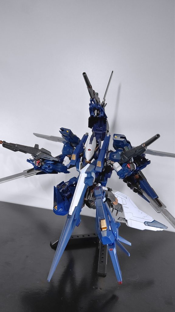 以前作った『アビスグリント』の後継機で、旧機体と同じく水圧に耐える謎バリアで海中を自在に動けるという脳内設定です。