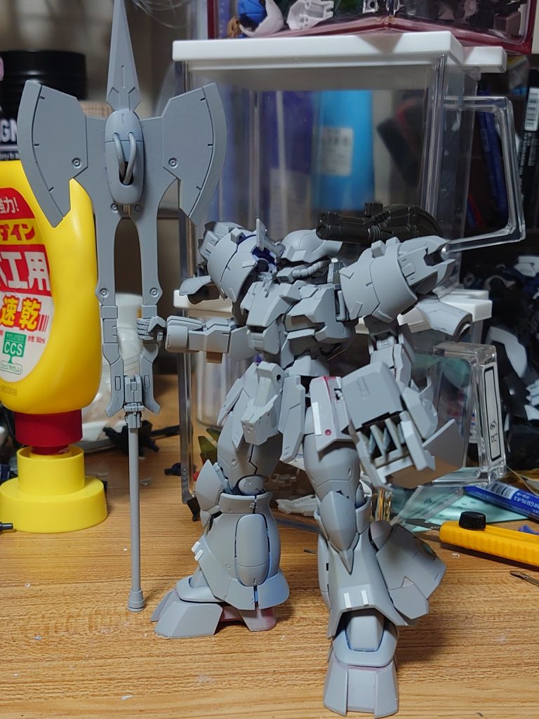 サフ萌え今回頭とフロントスカート以外は他キットでして胴 バンシィ肩 アスタロト&グシオンリベフル腕 グシオンリベフル腰 ウヴァル&ガルバルディβ脚 オリジングフ&オーガ刃X&百錬となってます