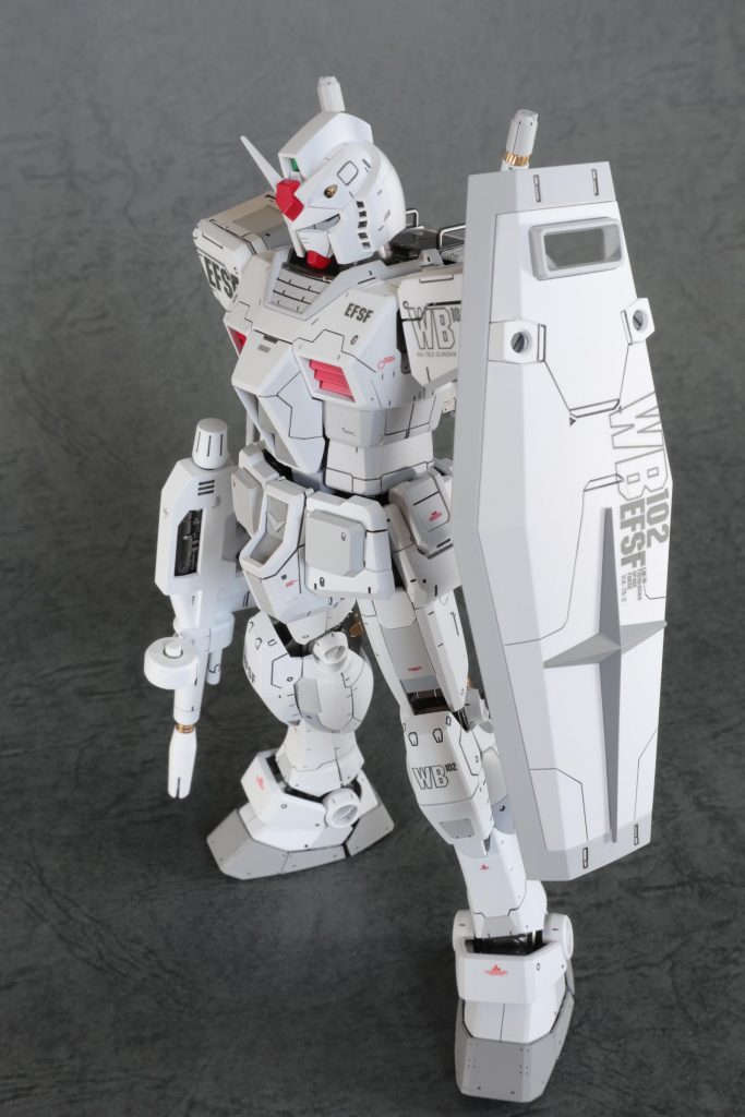 シールド、武装類も同系色で統一。