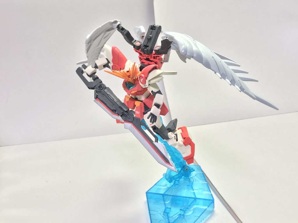 ビルドボルグ。ガンダムベースで出会った女性からプレゼントされたカレトヴルッフを改造した、ダイバーの少女にとっては全ての始まりであり、4thメンバーやライバルたちとの縁を繋ぐ思い出の品となっている。刀身には対ビームコーティングが施されており、フェアライズガンダムとなったことでより無茶な運用も可能となるなど、全てにおいて本機の基軸となる兵装となっている。