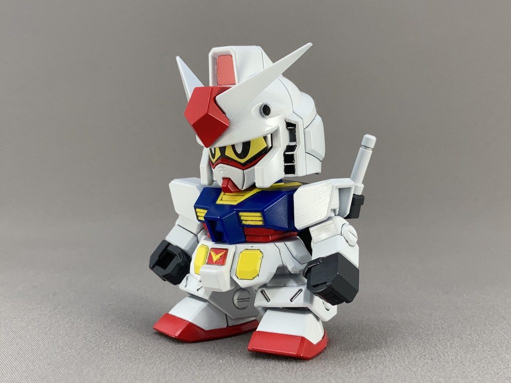 合体は省略し、余計なピンを切り取り、肉抜き埋めをしました。全身ABSでプラ板がうまくつかなかったので、ランナータグを使いました。