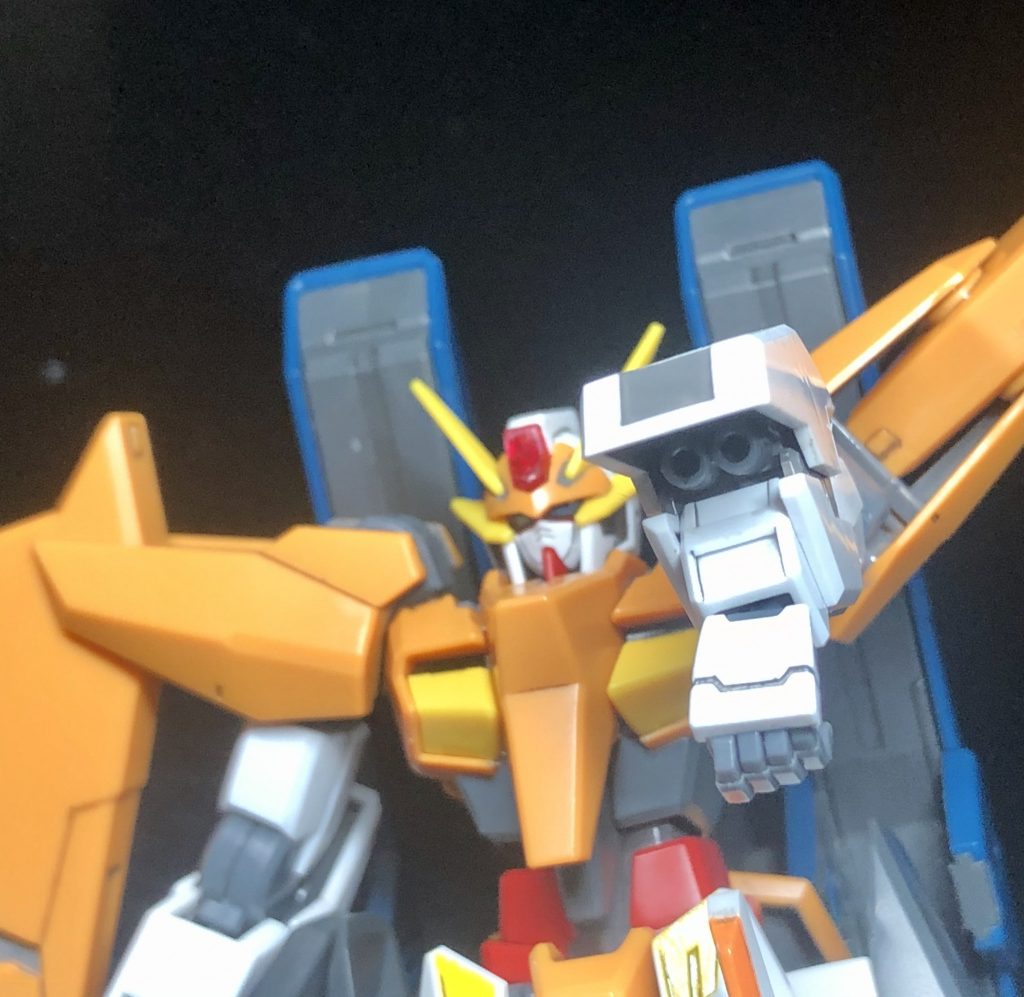 ハルート然りアリオス然り、肩関節の構造が他とは変わっているので腕を引いたり前に出したりがかなり難しいキットです