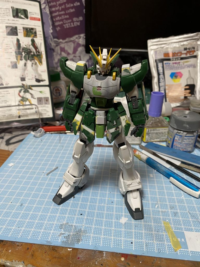 脚長の印象になってしまうので腰を1.5mm伸ばしてバランスとってます。スカートは前と横3mm、後6mm伸ばしています。中華の鎧は前垂れとか長いイメージなので伸ばしてます。