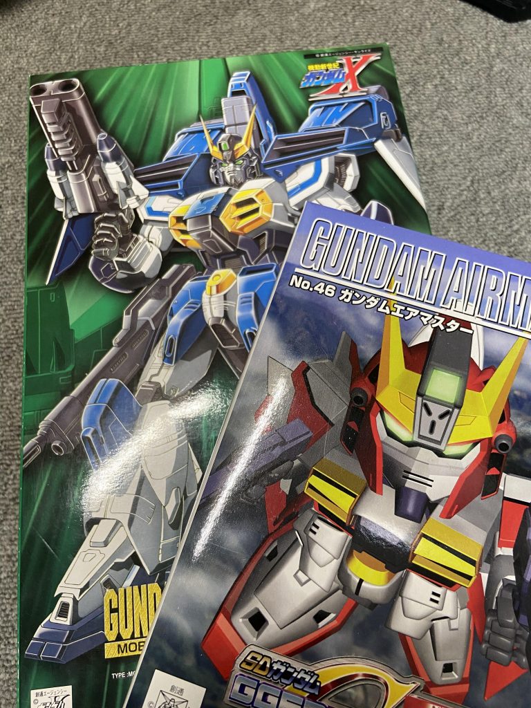 使用キット。前回と同じく、知人の積みプラを、まとめ買いしたものの内の一つだったのですが、やはり取説がない!またまた手探りで組みました。今回は、可変ウイングと通常エアマスターのパーツ(最後まで使わない)に騙されました。うぬぅ、ただでさえ可変機は悩むのに。