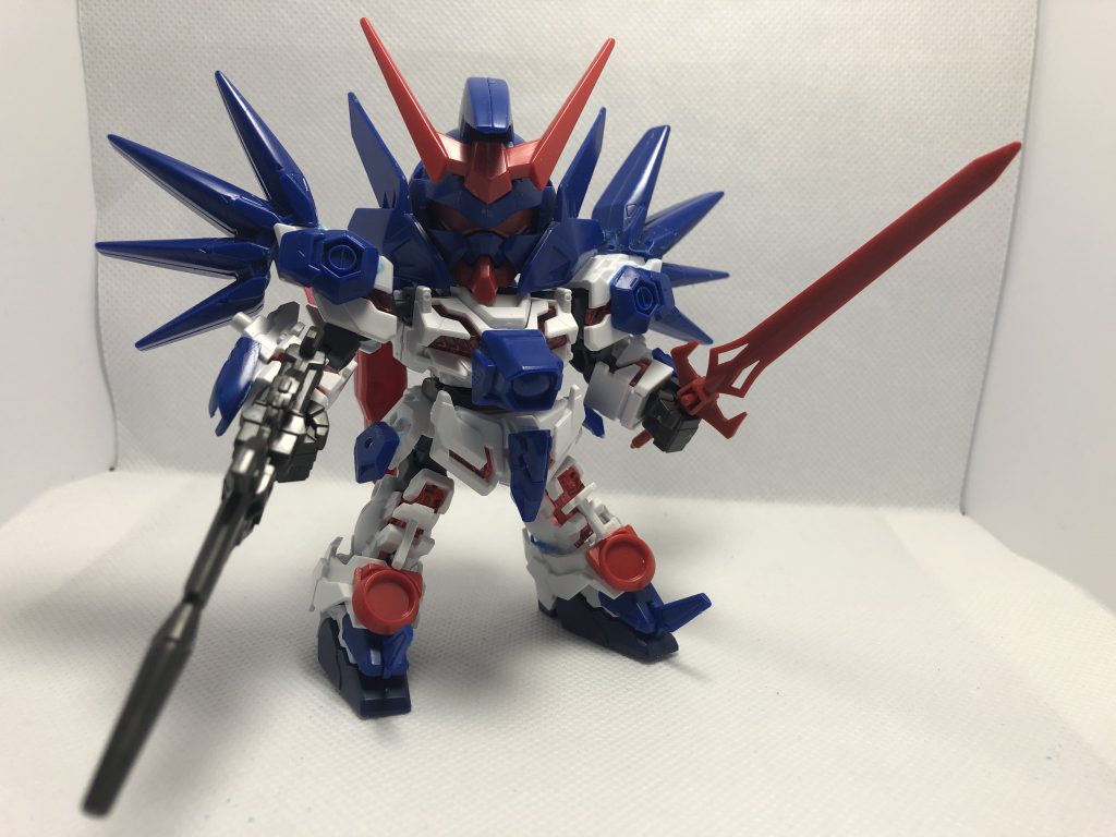 そして組み上がったのがこちら。ヒートソードはモビルシグーの物をそのまま流用し、それぞれ腰の所に2ミリの穴を空けて、接続出来るようにした。ちなみにこの後ユニコーンのアンテナを一部切断したものをアクエリアスのアンテナにくっつけた。
