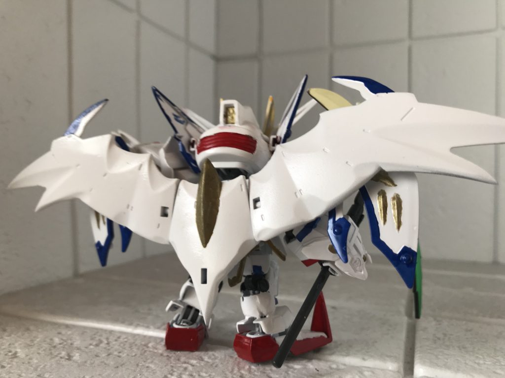 背中。デスクロークは中側の尖った所を切って、元パーツとの差分を付けました。