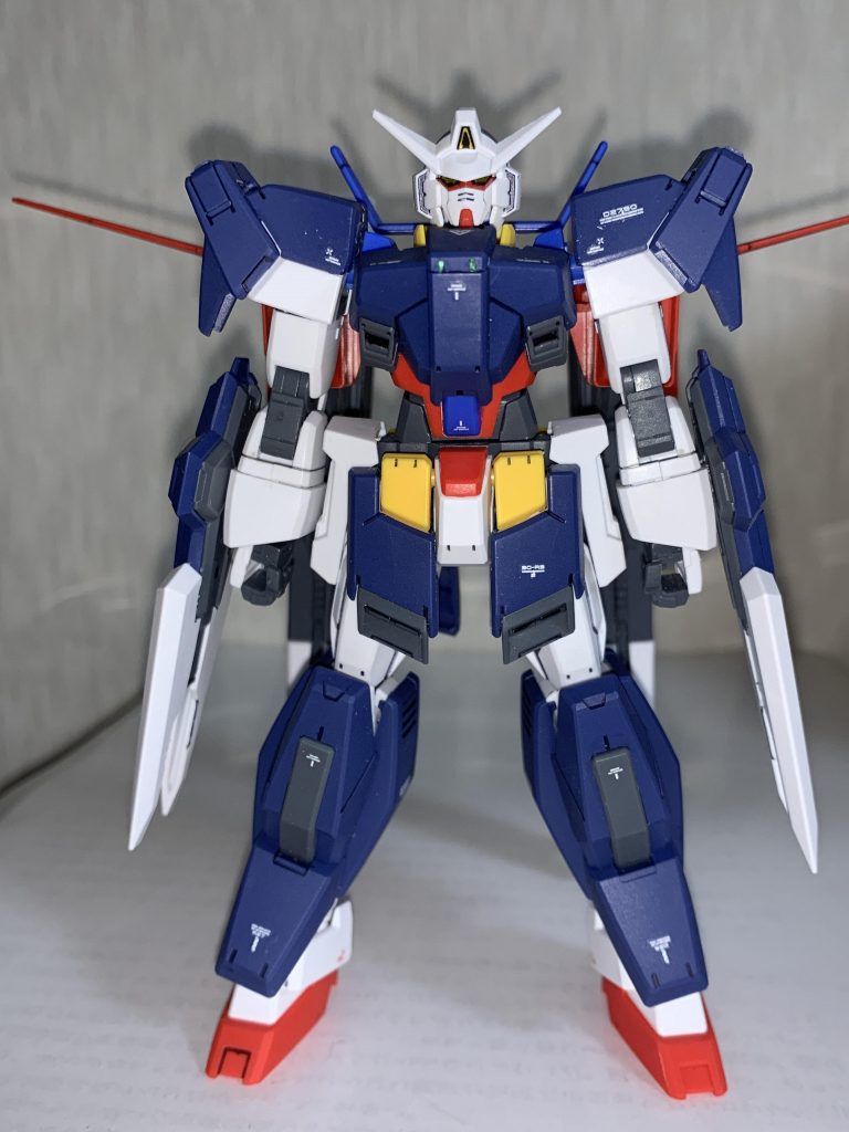 フルグランサ状態いつも通りデカールで情報量上げて、胸部にはラピーテープを貼ってセンサーっぽく仕上げています。