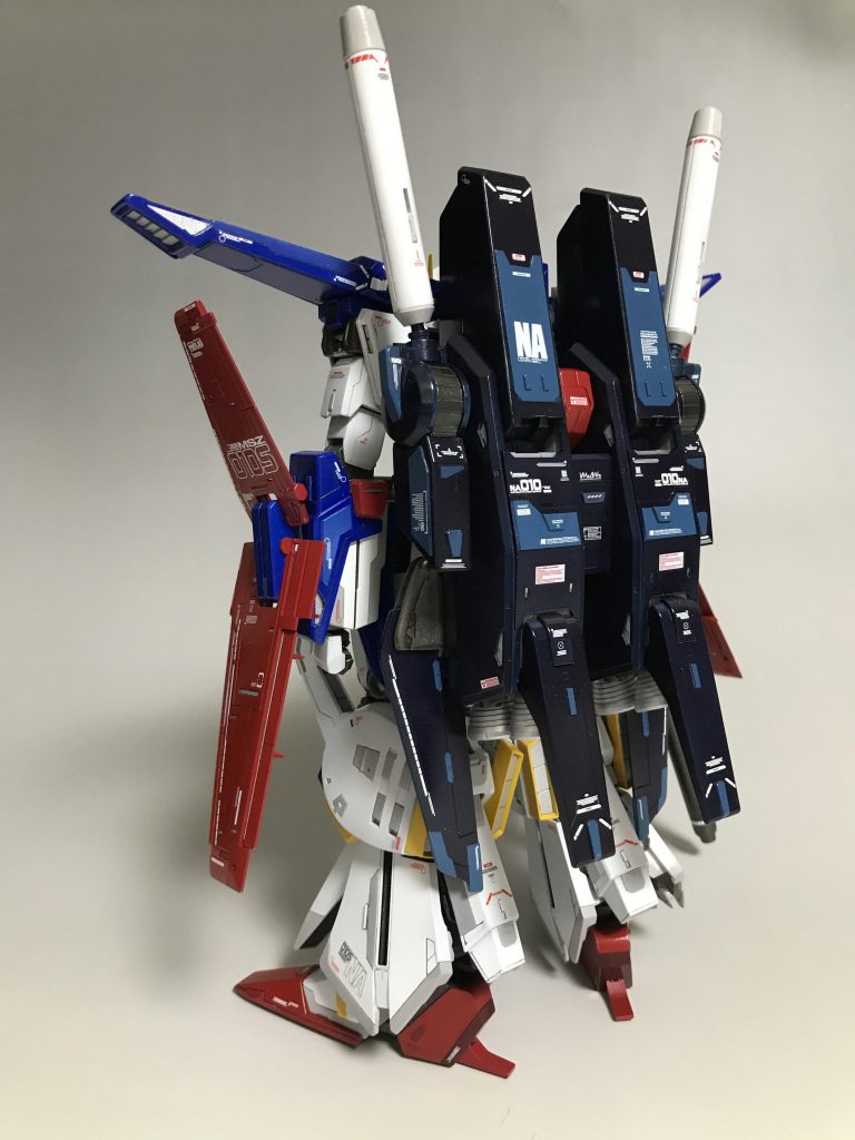 パックパックはノーマルが大人し過ぎる感じだったのでプラ板と塗り分けでメリハリを。