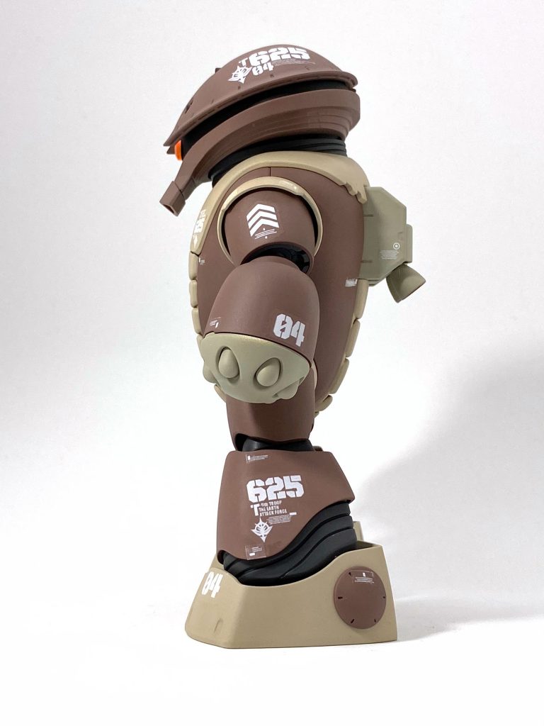 マーキングは全てリコーSP C250Lプリンターで自作。発色を良くするため２枚重ねで貼っています。自分の理想はZEONOGRAHYのマーキングで、ズゴックとゾゴックを横に置いて密度感の参考にしました。 