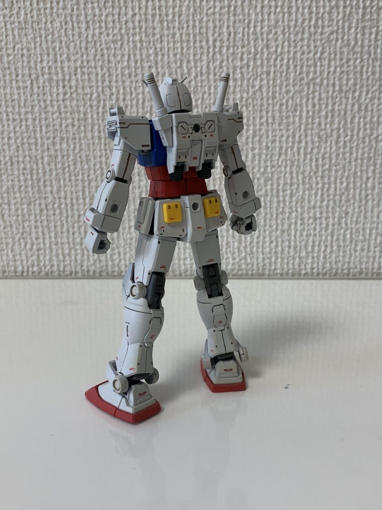 配色は白=ガイア ニュートラルグレー1青=クレオス コバルトブルー+RX-78ブルー赤=クレオス モンザレッド+RX-78レッド黄=クレオス 光沢クリアです。