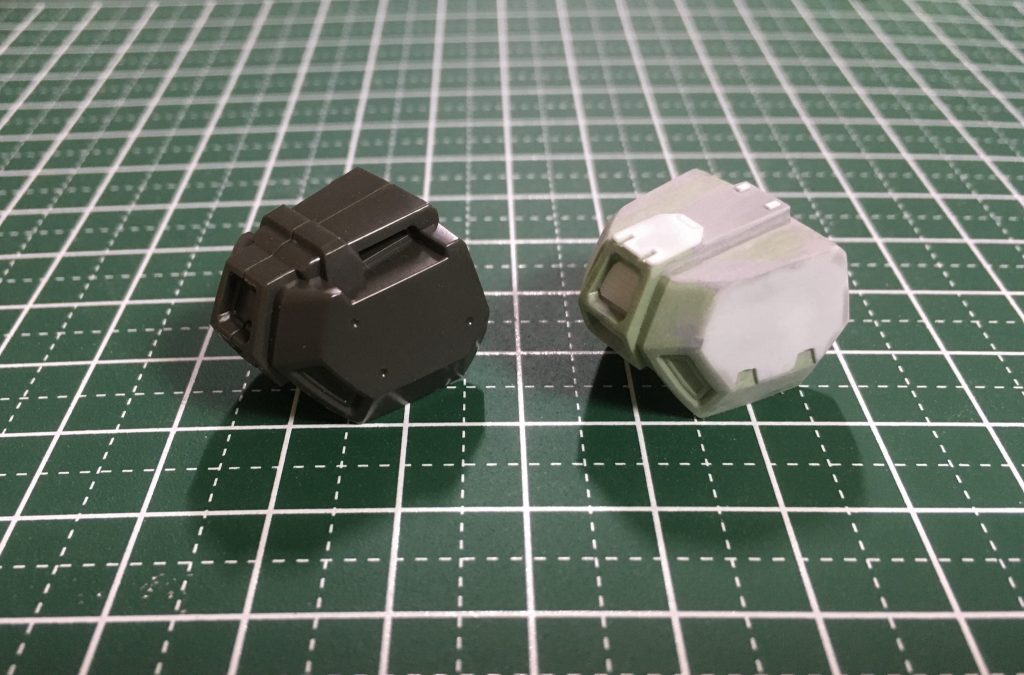 D型そのままの肩は嫌だったのでヒートペンを駆使して形状変更。またジム改やジムカスタムにあった意匠を、プラ板加工で追加。スラスター内にもスジボリプラ板を入れてます。