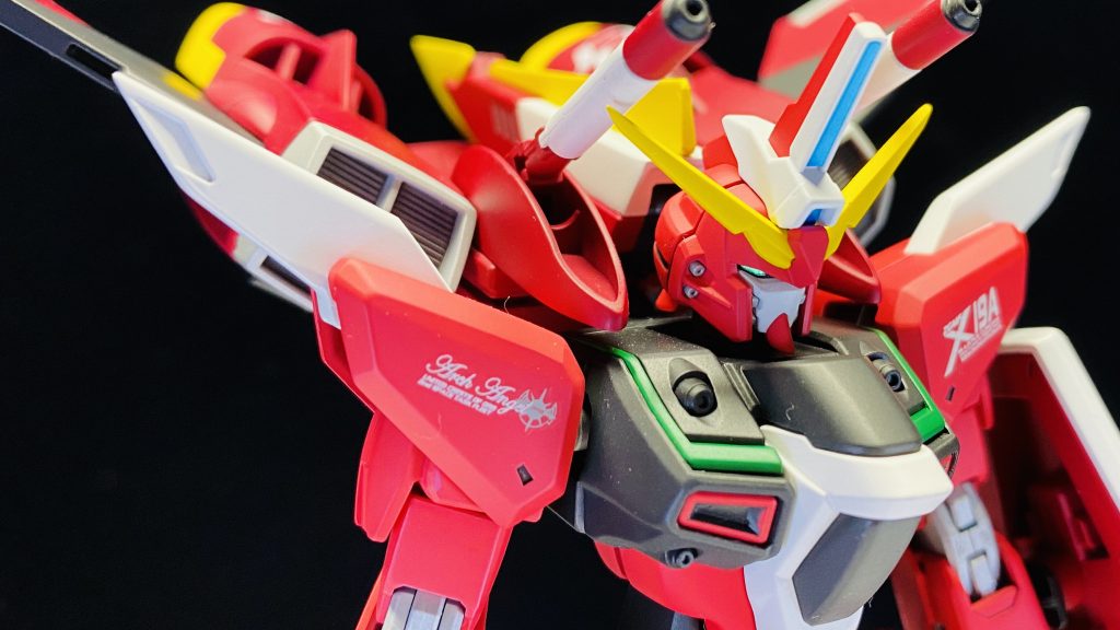 目の部分を鋭く光って見えるように仕上げました