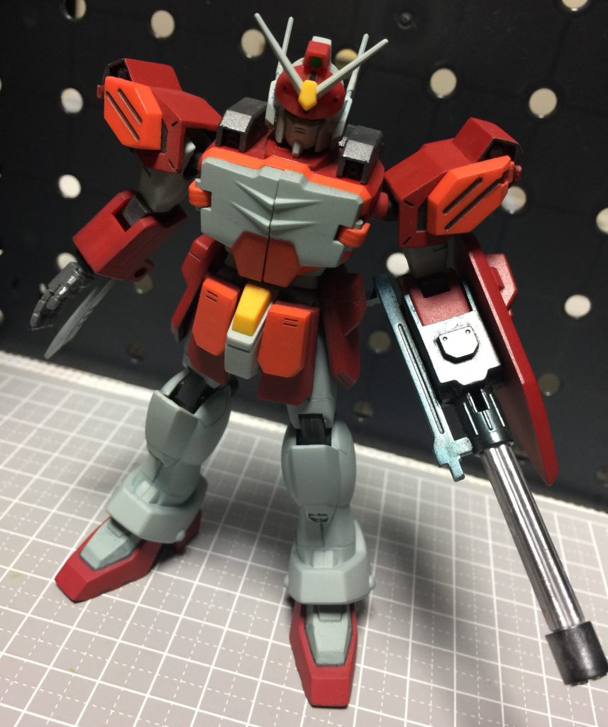 バレバレだと思いますけど、下半身は同シリーズのWINGから部品取りです。元のは短足でかっこ悪いのもあるのですが、確か塗るのを失敗してベトベトにした気が・・