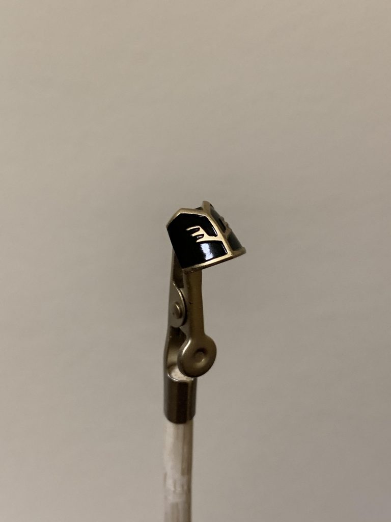 こちらも初挑戦。タミヤカラースプレーのゴールドの上からタミヤアクリルミニのフラットブラックを筆塗りして洗剤と綿棒で拭き取りました。