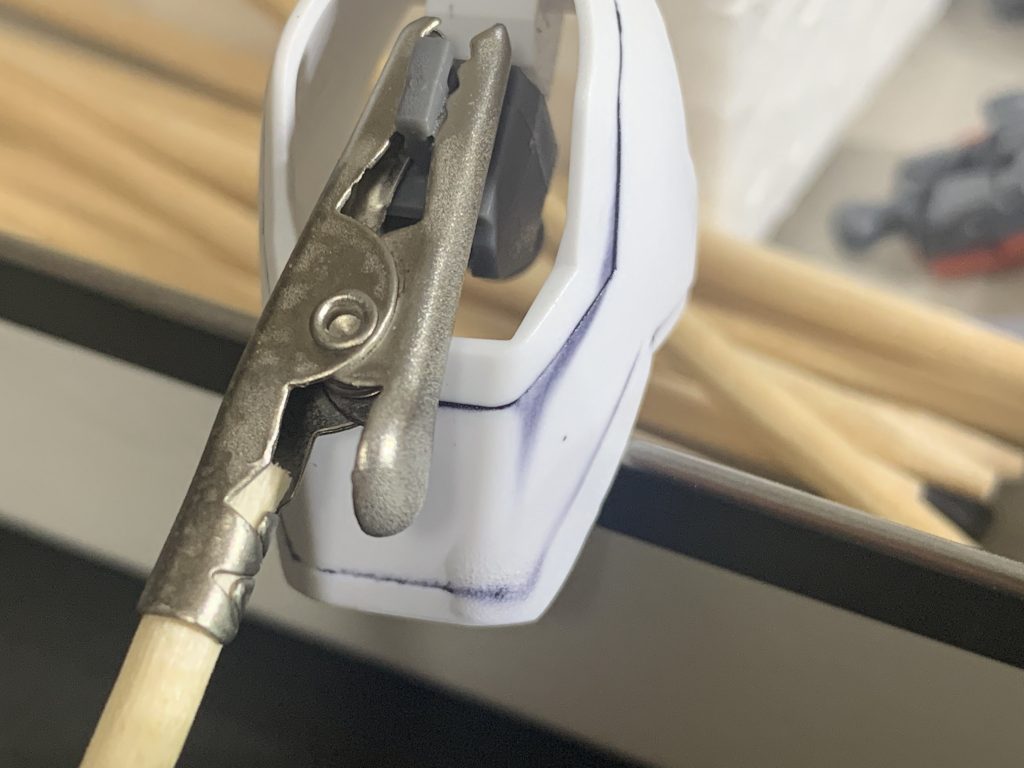 ツヤ消し吹いたらスミは流れる、垂れる、と言ったまだまだだねって感じ。