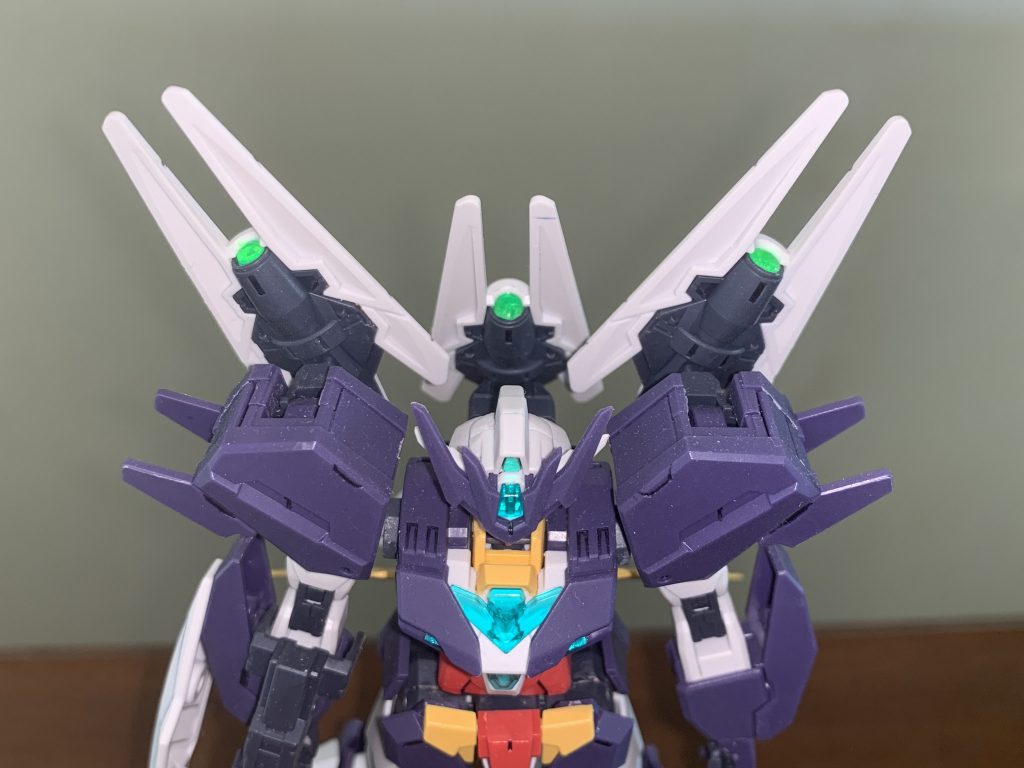 センサービットにはHアイズを削って調整したものをシールの上から接着しています。付属シールを下に敷くとお手軽に光ってくれるのが嬉しいところです。