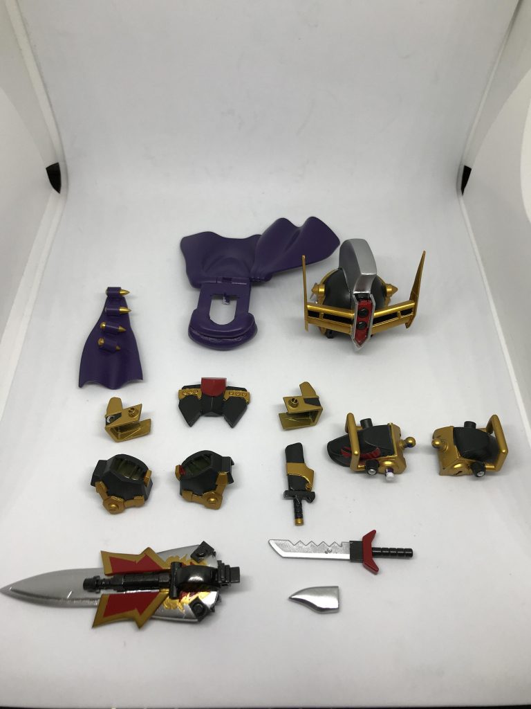 コナン装備を外せばほぼフレームガンダムになります。コナン装備一式。武器は大きな方がHGザクマシンガンとエクシアのGNソードの組み合わせ、小さなナイフ風の方はコンロイジェガンからです