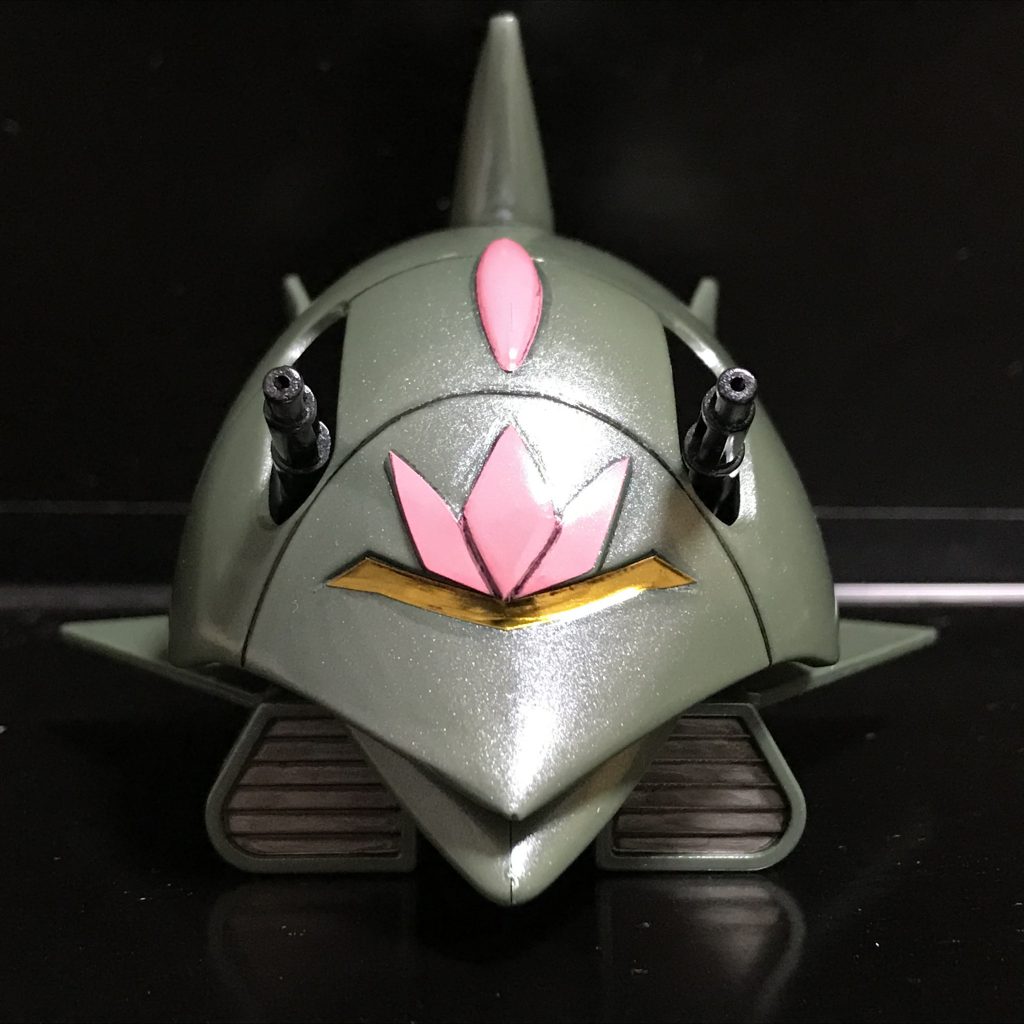 塗装は、余っていたMSディープグリーンをベースに、ホワイトパールを吹きました。最後にツヤありトップコートに、ポリマーコーティングまでやりました。曲面が多いので、様々な角度からキラキラを楽しめます(^^)砲身は開口してからメタリックブラック、ダクトやスラスターはメタルカラーのステンレスです。こんなに簡単にエルメスが作れるのは、本当に素敵ですね。コレ、何個も欲しくなりそうです。