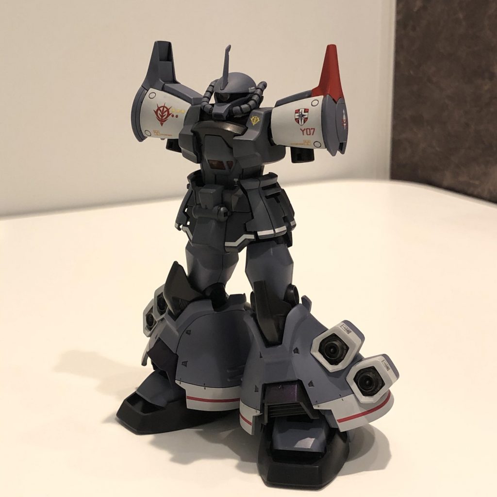 身体の中心から、外にかけて、グレーを薄くするよう塗装しました。