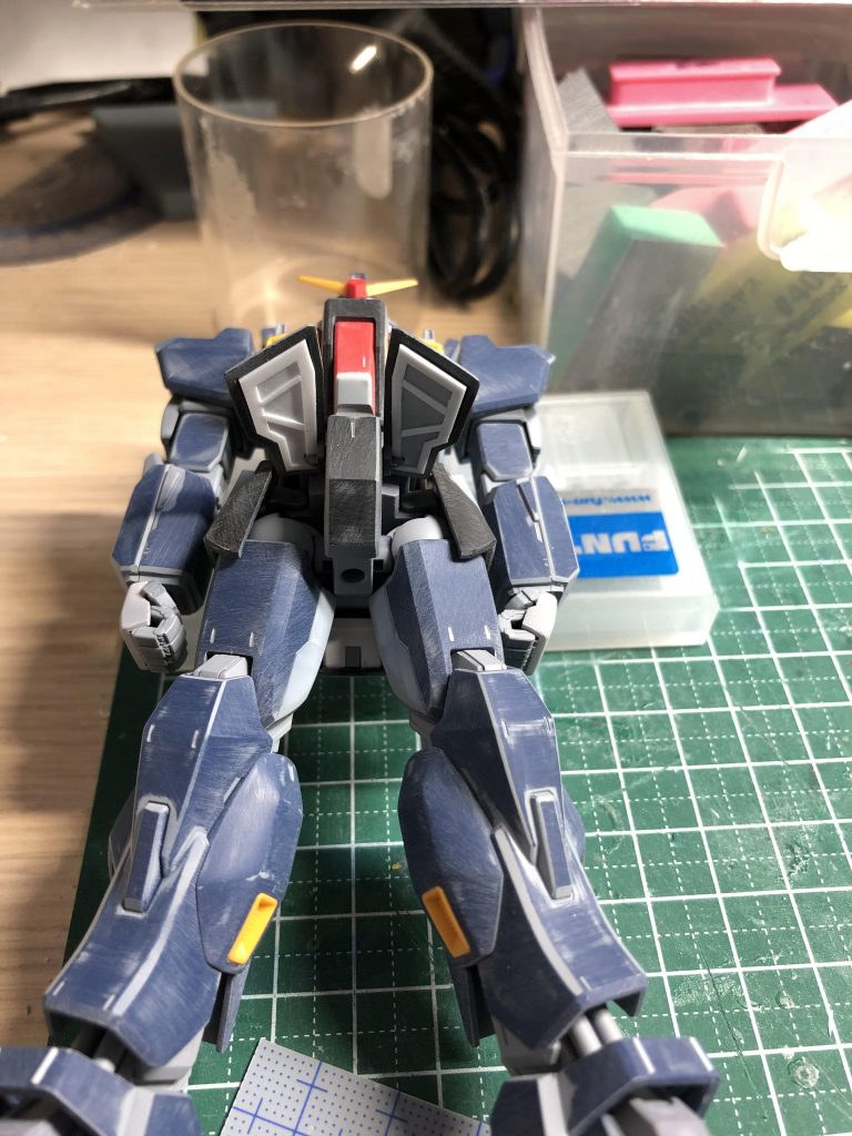 スカートをプラ板で裏打ちしました。