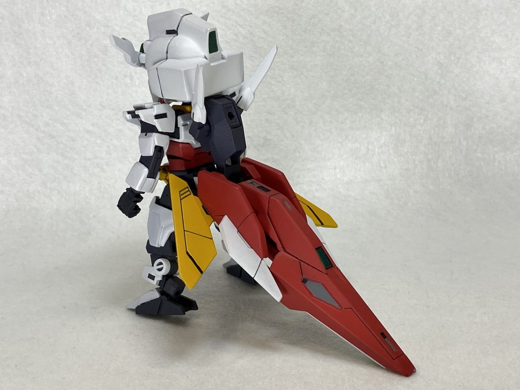 コアディフェンサー(盾)の塗装が一番の難関でした。マスキングが苦手で何度かやり直しています。 