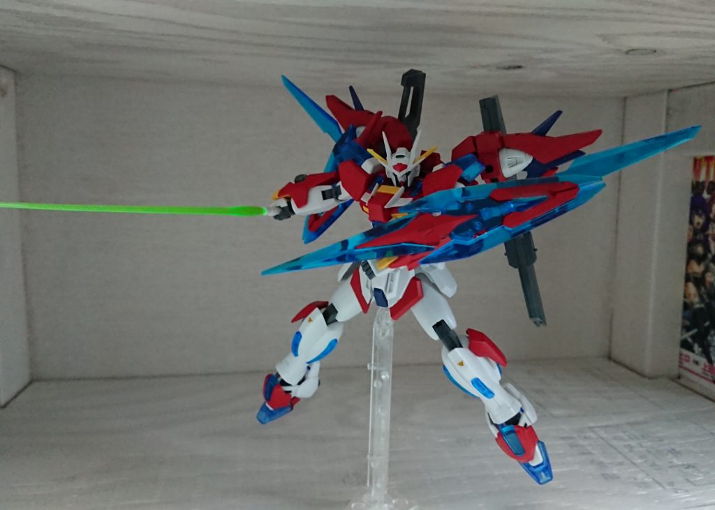 さらにGNソードビットは腕につけることも可能近接戦闘モード、射撃モード、防御モードに変化可能