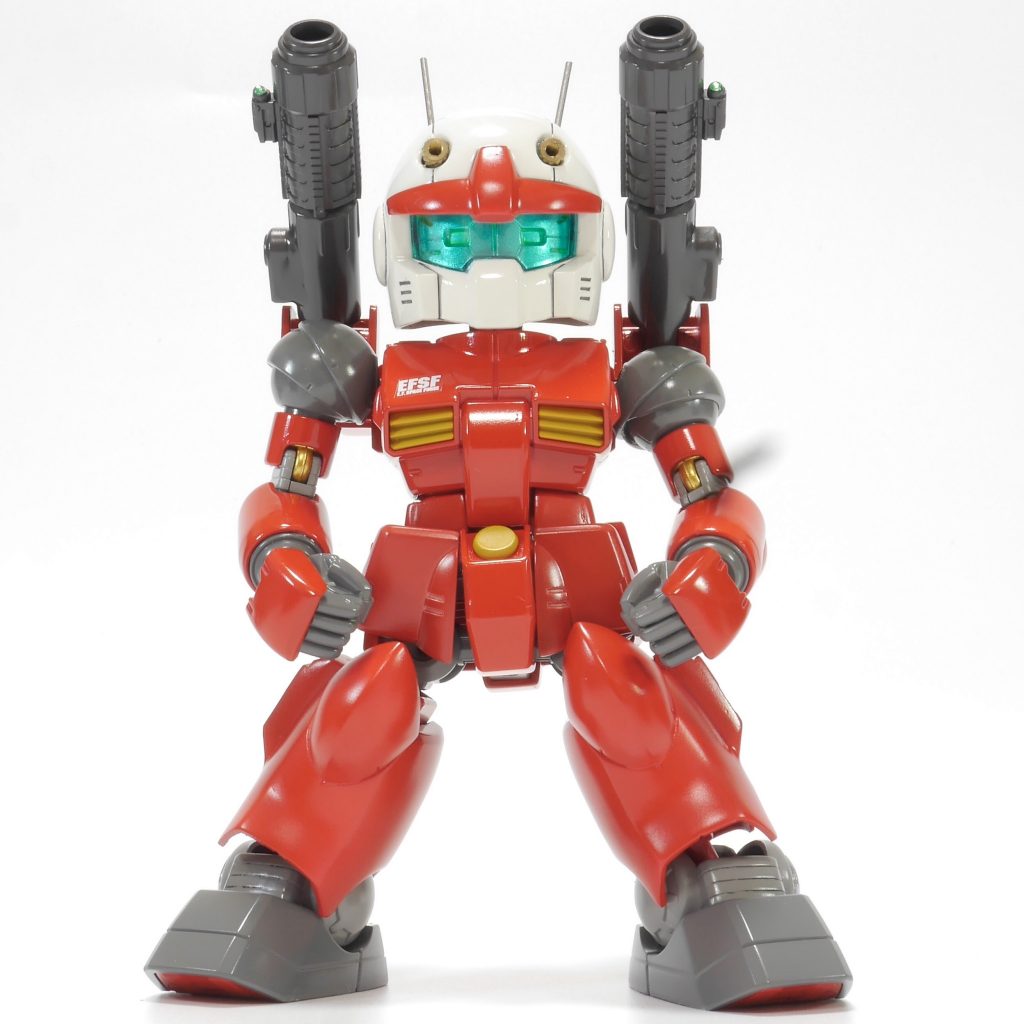 正面白背景で！黒い影入ってたの気付かなかった💦二の腕や前腕、足の短縮。腰も太らせてSD体型へ❗️CSフレームを一部取り込む事でひろい可動域を確保してポージング出来る様に工夫しました😆塗装は似たような色で塗り分けし、綺麗な光沢が出るように表面処理も頑張ってみました。