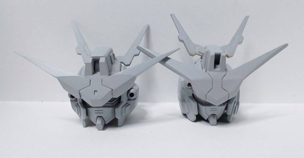 更に苦労したのはアンテナです。5回くらい作り直しました…。でもおかげで納得行く出来になりました。右側は最初に作ったSDユニコーンからの頭部です。最初の出来よりは少しくらいはクオリティアップできたのではないでしょうか…！