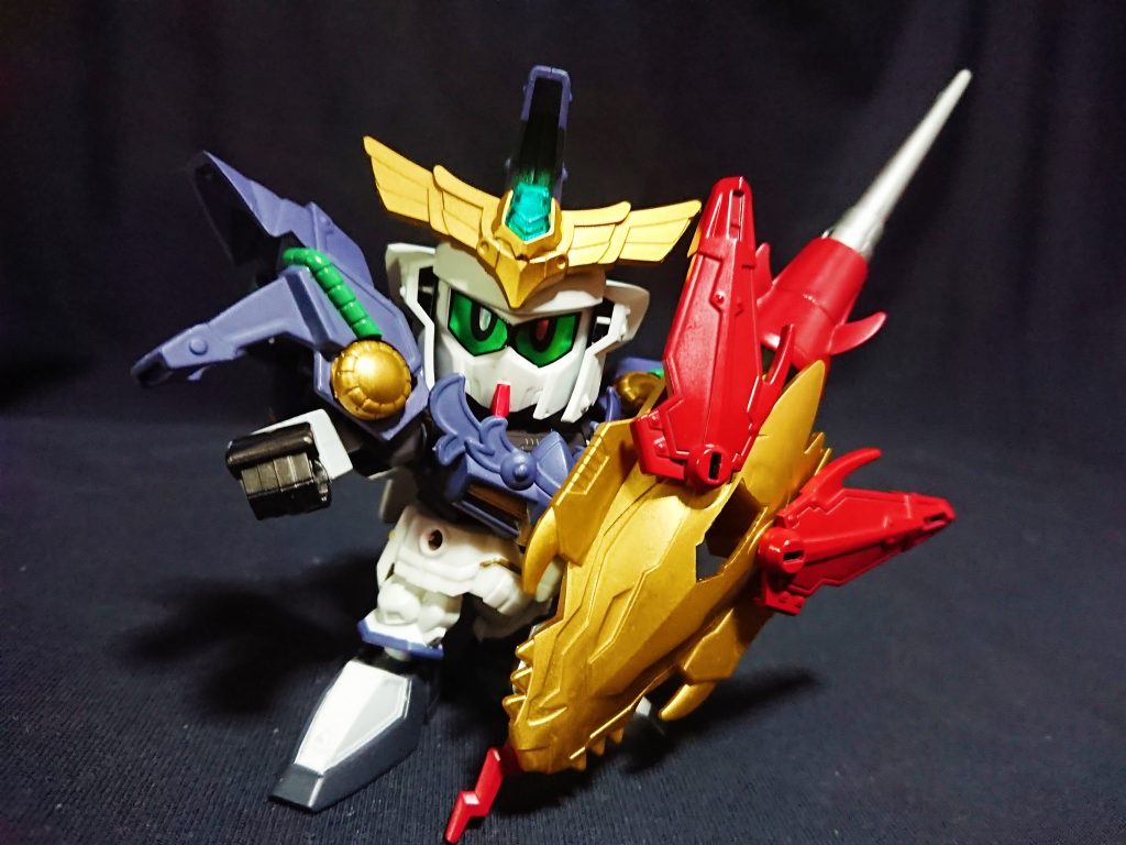 キングモード …ではありませんが、武器はケラウノスハイパービームソードを模したデザインになります。刃部分はライテイショットランサーとなっています。ライテイは設定通り銃タイプにもなり、柄の真ん中で分離して盾の裏側に接続できます。