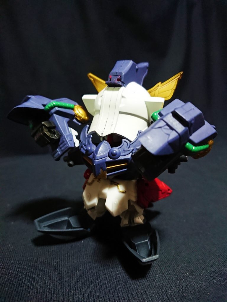 強襲形態もともと再現する予定はありませんでしたが、完成直前に これがないと! と思い取り入れました。手足をばらしパズルのように組み換えます。