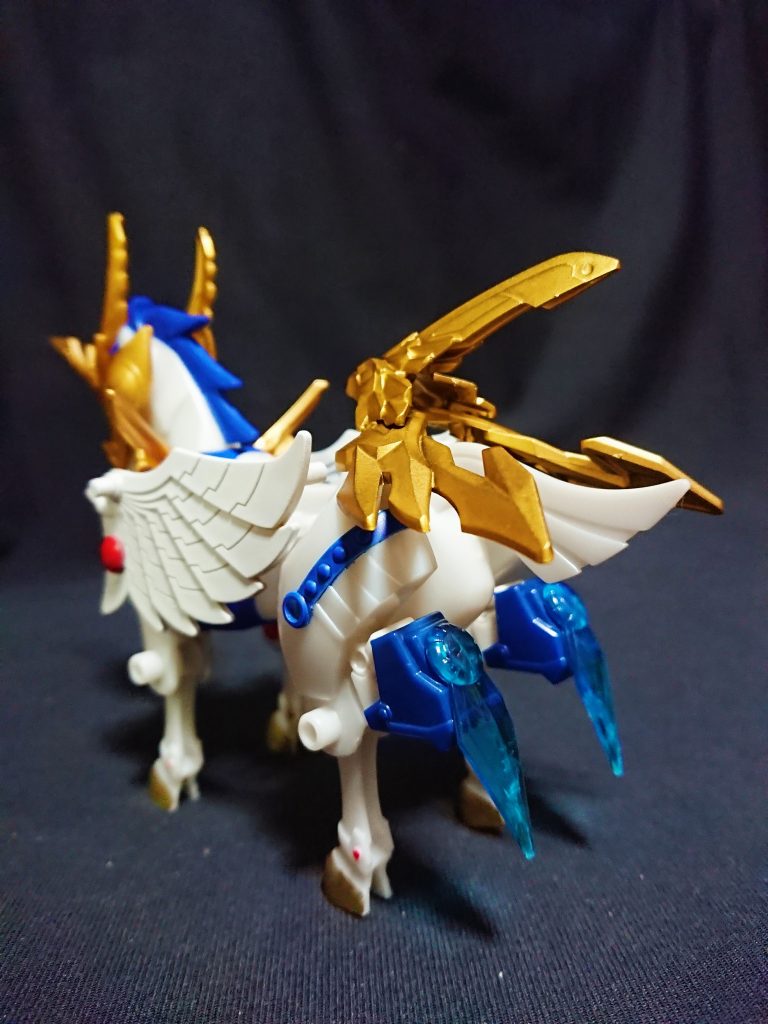 趙雲の飛影閃をベースにリライジング用の合体パーツを装備しています。あとはエクスヴァルキランダー風のカラーリングで再現しました。
