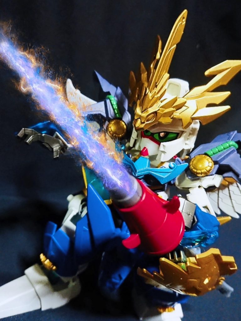 全高は通常武将の2.2~3倍ほどのサイズとなります。接続や武器等の一部を除き、全て三国伝のみで単体、変形、合体を含めた制作なので相違はありますが、ほぼ忠実に再現してみました。