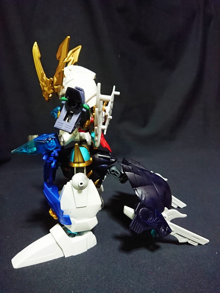 側面から。ウォドムポッドの笠部分が支えているので抜群の安定感です。