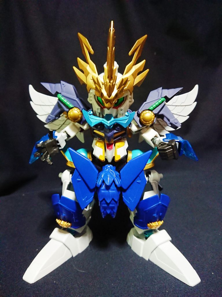 前面から。肩上部からの腕が無かったり前腕が足ではなかったりと、イージスナイトのパーツ構成に多少の違いがあります。