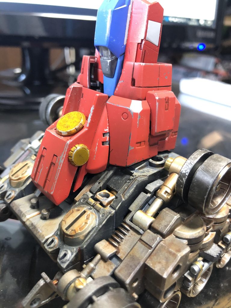 スジ彫りしまくったら貫通してしまいました