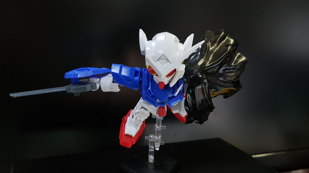 I used both SD BB 313 and EX-Standard Exia and Combine them togeter.The cloak and Gn-sword are from the RG Exia Repair Set. The right knee is also from the RG Exia Repair Set.制作工程 - head