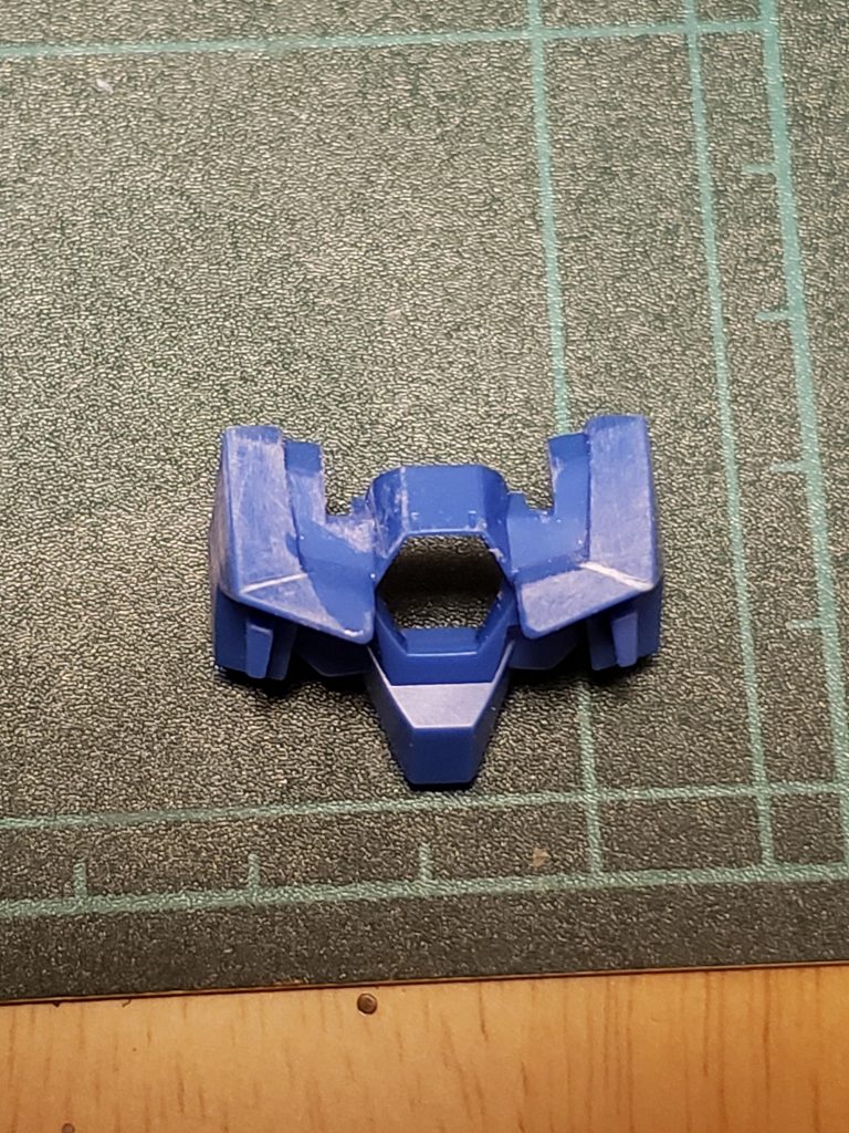 デザインナイフで筋彫りを入れてみました。タガネじゃないと難しいかな〜と思いましたがボディの部分は、上手くできました。